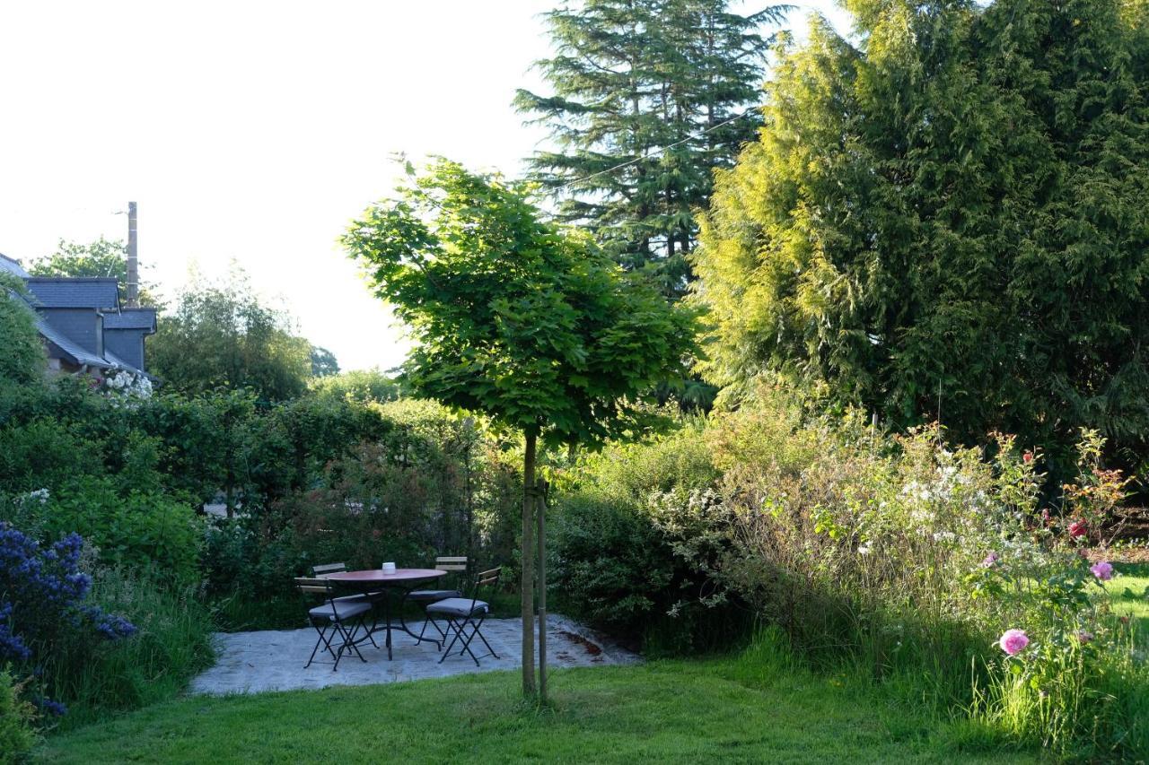La Maison Jaune A La Janaie Parigné Exterior foto